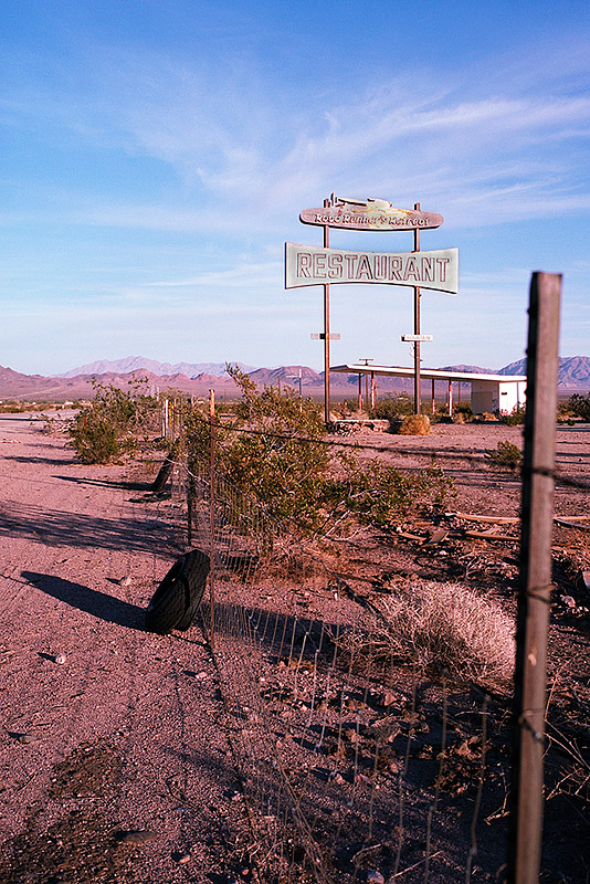 the abandoned roadrunner's retreat restaurant on route 66